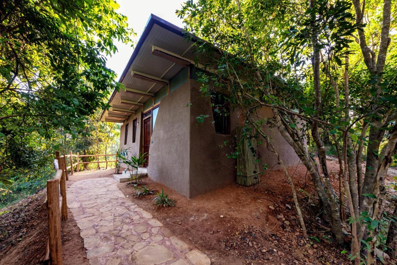 Kanha Jungle Camp Ngoại thất bức ảnh